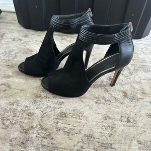 White House Black Market Black Peep Toe Heels 👠